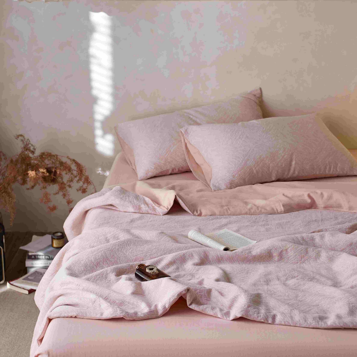 91家纺网 家纺一手货源 找家纺 梦享生活家居 2025新款色织三层提花夏被 缤纷粉