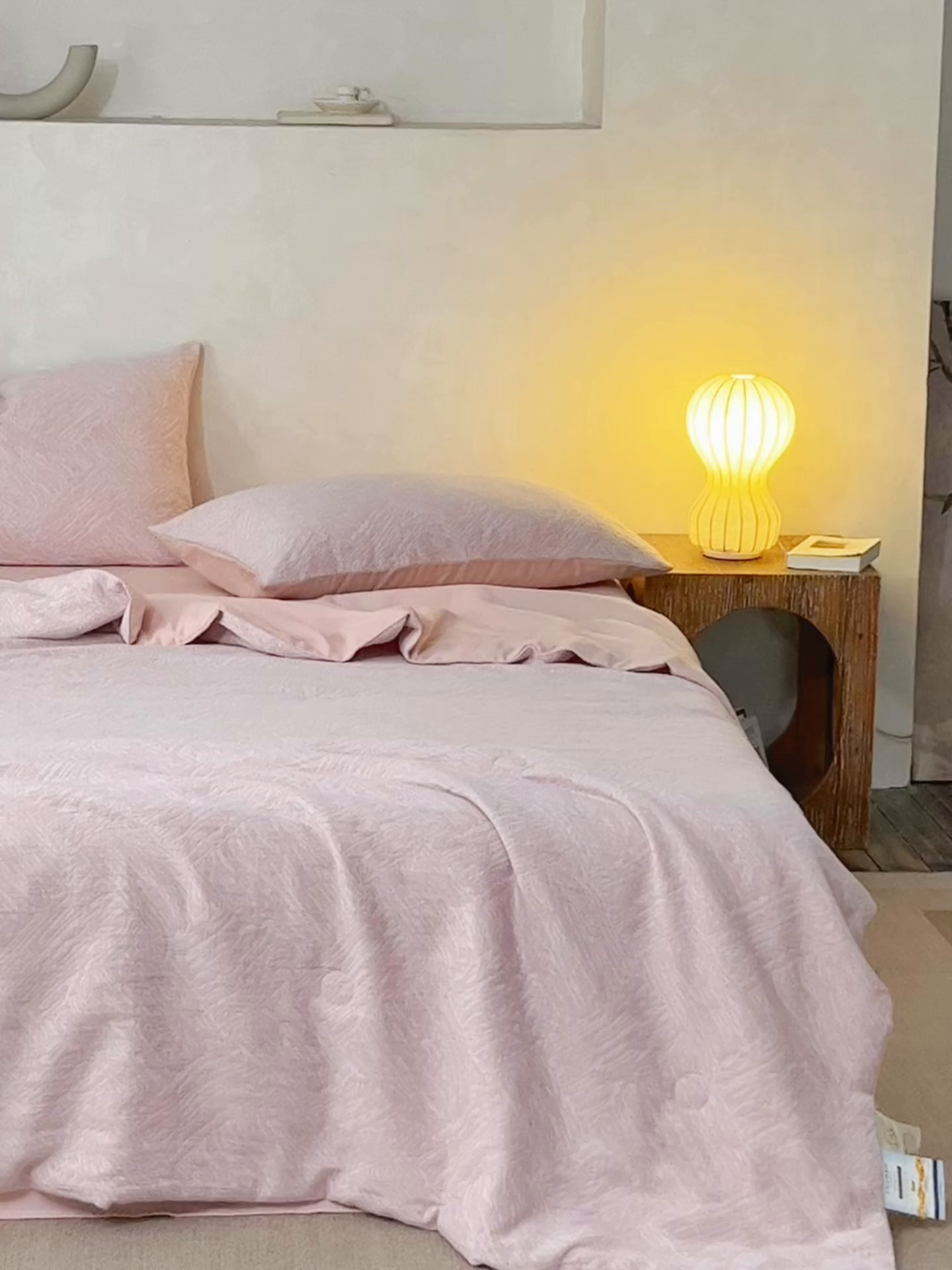 91家纺网 家纺一手货源 找家纺 梦享生活家居 2025新款色织三层提花夏被 缤纷粉