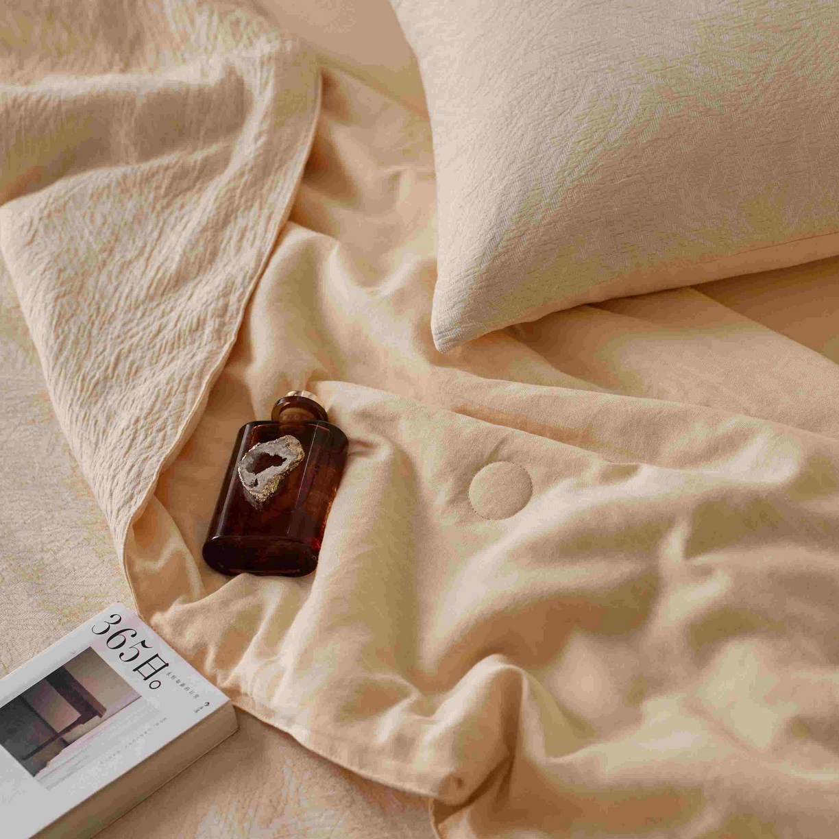 91家纺网 家纺一手货源 找家纺 梦享生活家居 2025新款色织三层提花夏被 缤纷黄