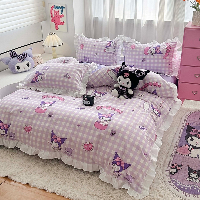 91家纺网 家纺一手货源 找家纺 玉元坊 2025年5月新品 三丽鸥花边被套全棉床单纯棉床裙床笠三四件套-库洛米系列 紫格库洛米【花边款】