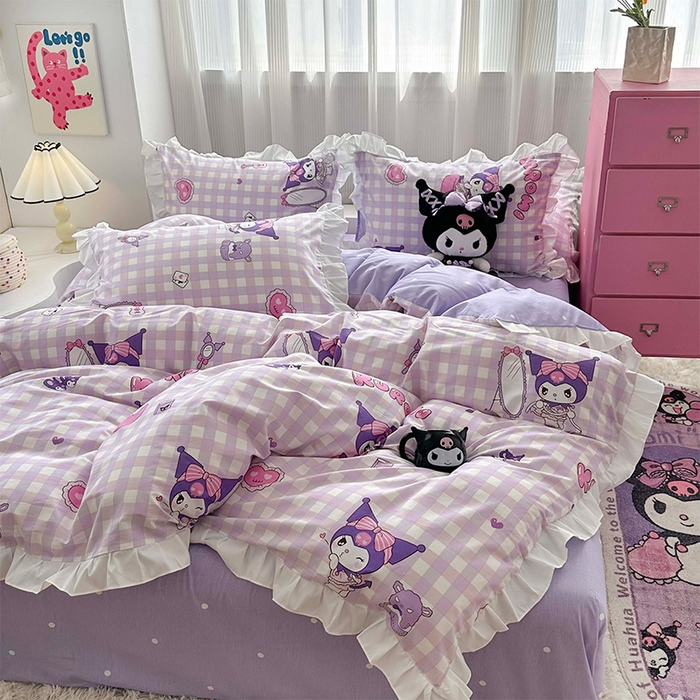 91家纺网 家纺一手货源 找家纺 玉元坊 2025年5月新品 三丽鸥花边被套全棉床单纯棉床裙床笠三四件套-库洛米系列 紫格库洛米【花边款】