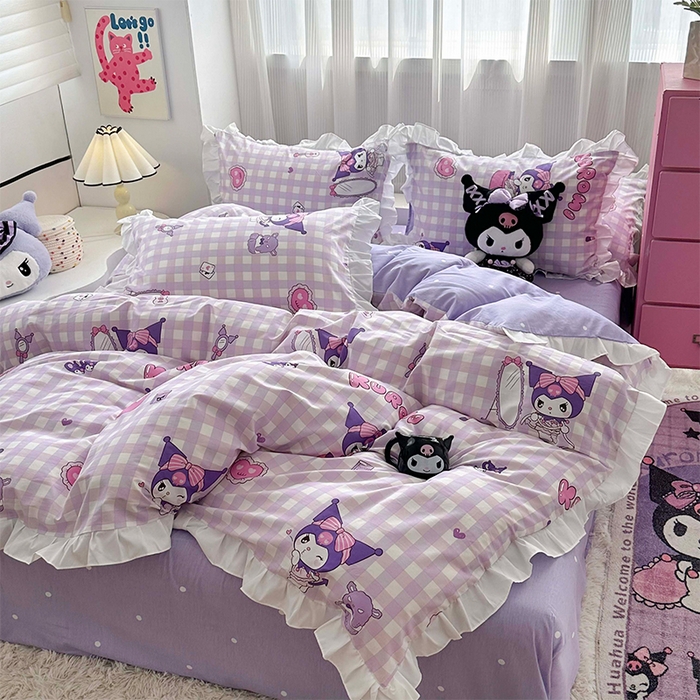 91家纺网 家纺一手货源 找家纺 玉元坊 2025年5月新品 三丽鸥花边被套全棉床单纯棉床裙床笠三四件套-库洛米系列 紫格库洛米【花边款】