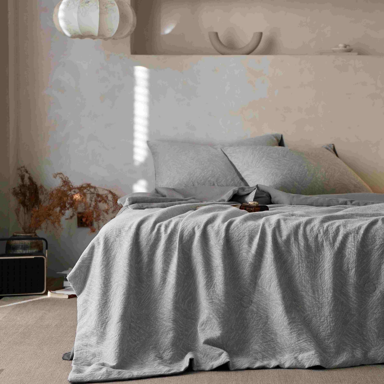 91家纺网 家纺一手货源 找家纺 梦享生活家居 2025新款色织三层提花夏被 缤纷灰