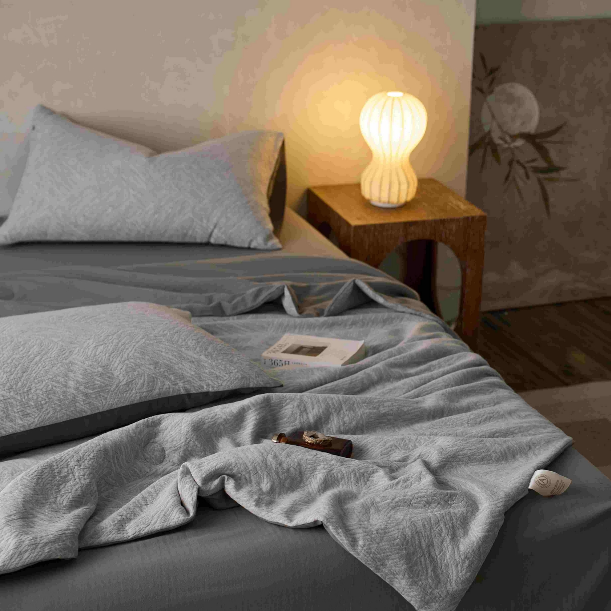 91家纺网 家纺一手货源 找家纺 梦享生活家居 2025新款色织三层提花夏被 缤纷灰