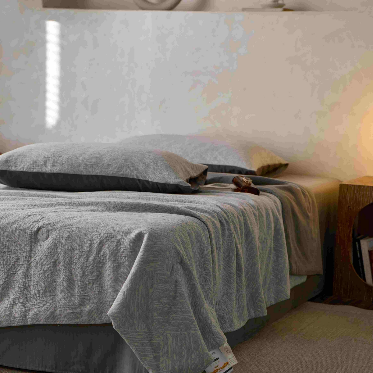 91家纺网 家纺一手货源 找家纺 梦享生活家居 2025新款色织三层提花夏被 缤纷灰