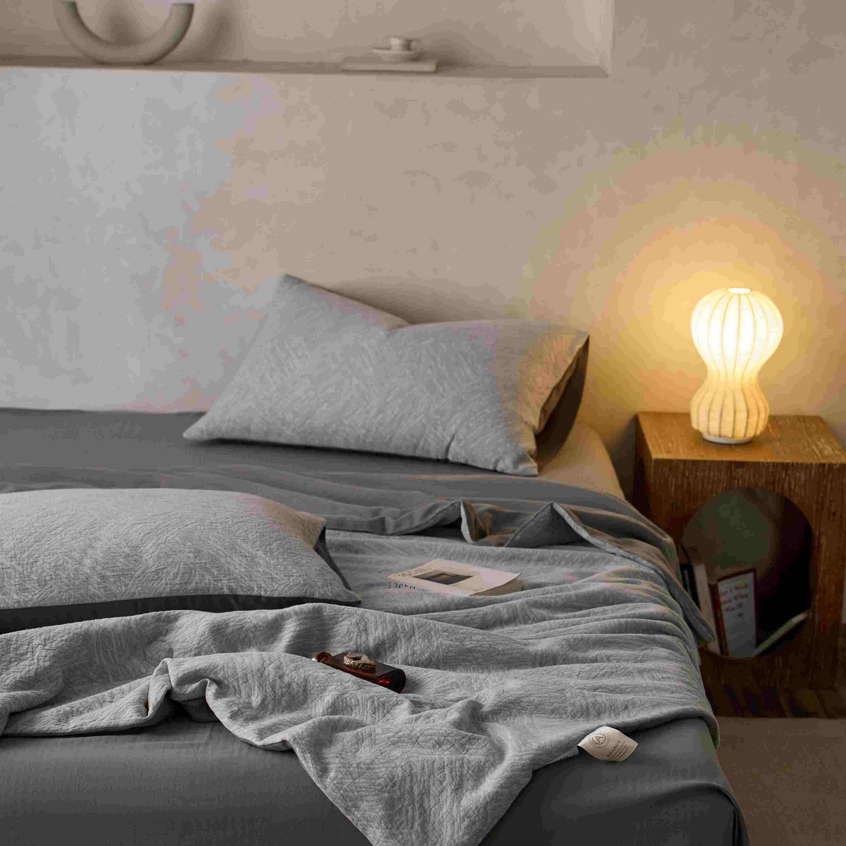 91家纺网 家纺一手货源 找家纺 梦享生活家居 2025新款色织三层提花夏被 缤纷灰