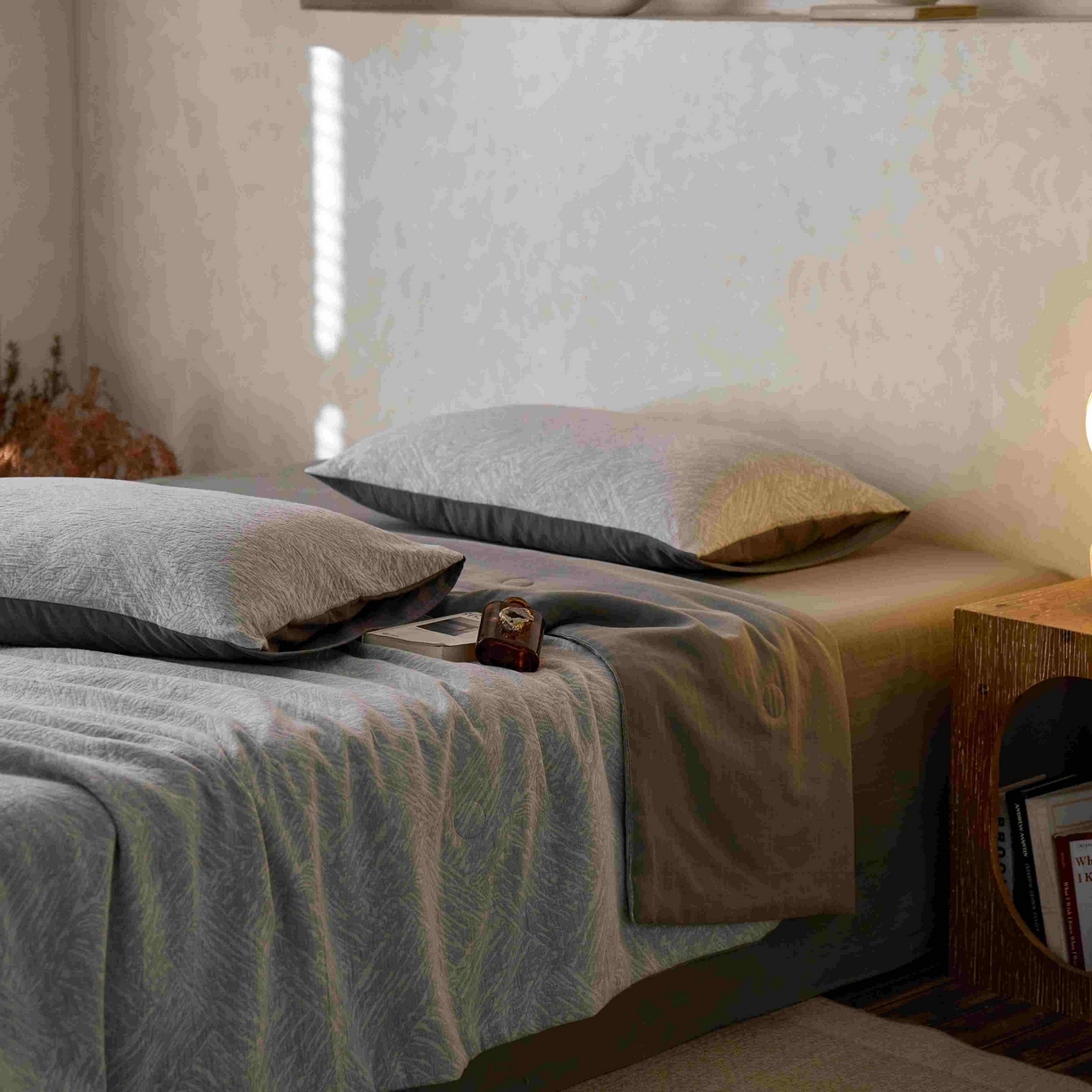 91家纺网 家纺一手货源 找家纺 梦享生活家居 2025新款色织三层提花夏被 缤纷灰