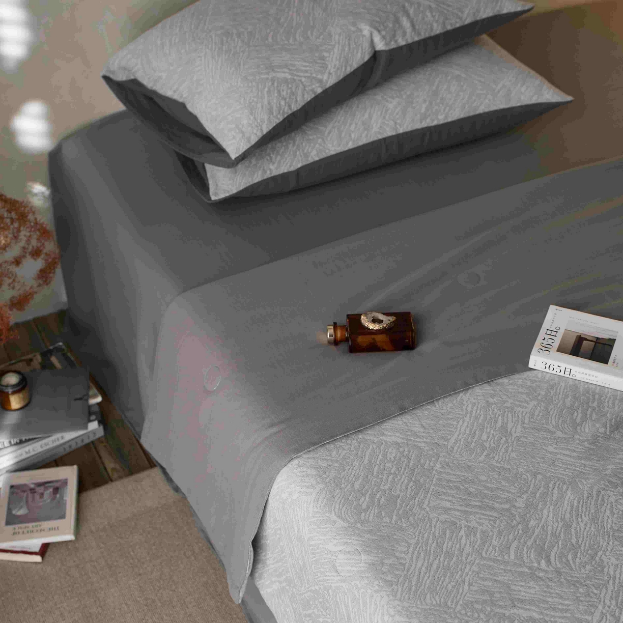 91家纺网 家纺一手货源 找家纺 梦享生活家居 2025新款色织三层提花夏被 缤纷灰