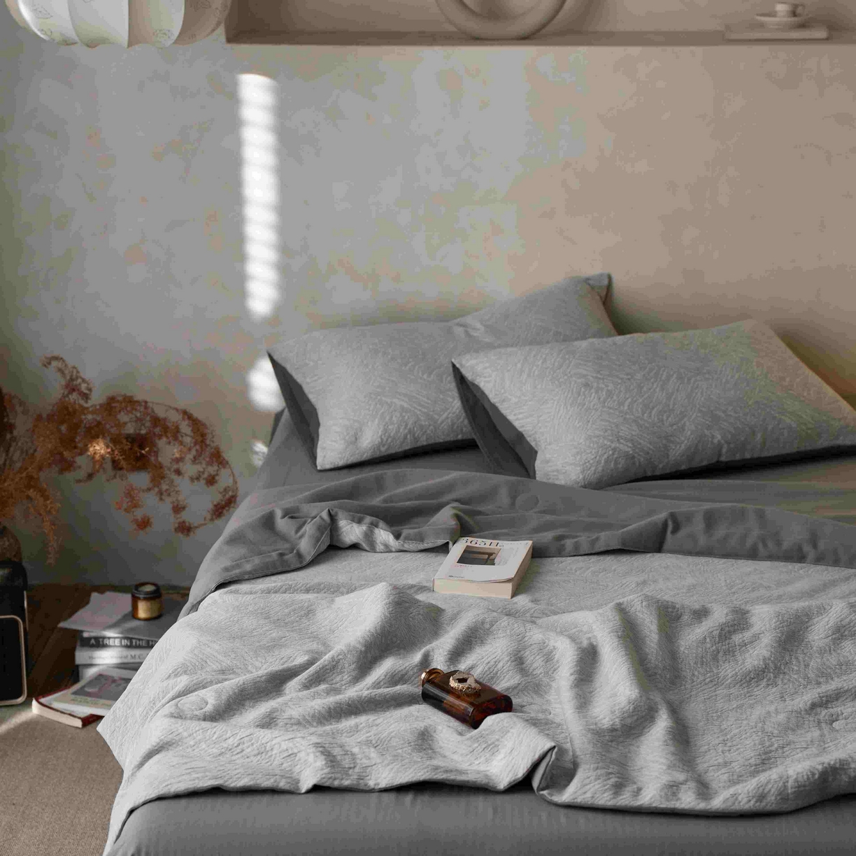 91家纺网 家纺一手货源 找家纺 梦享生活家居 2025新款色织三层提花夏被 缤纷灰