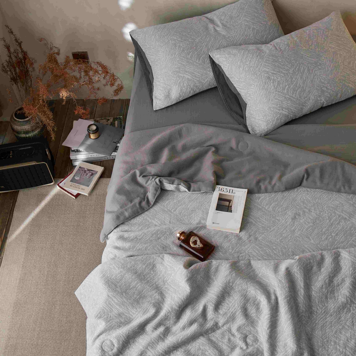 91家纺网 家纺一手货源 找家纺 梦享生活家居 2025新款色织三层提花夏被 缤纷灰