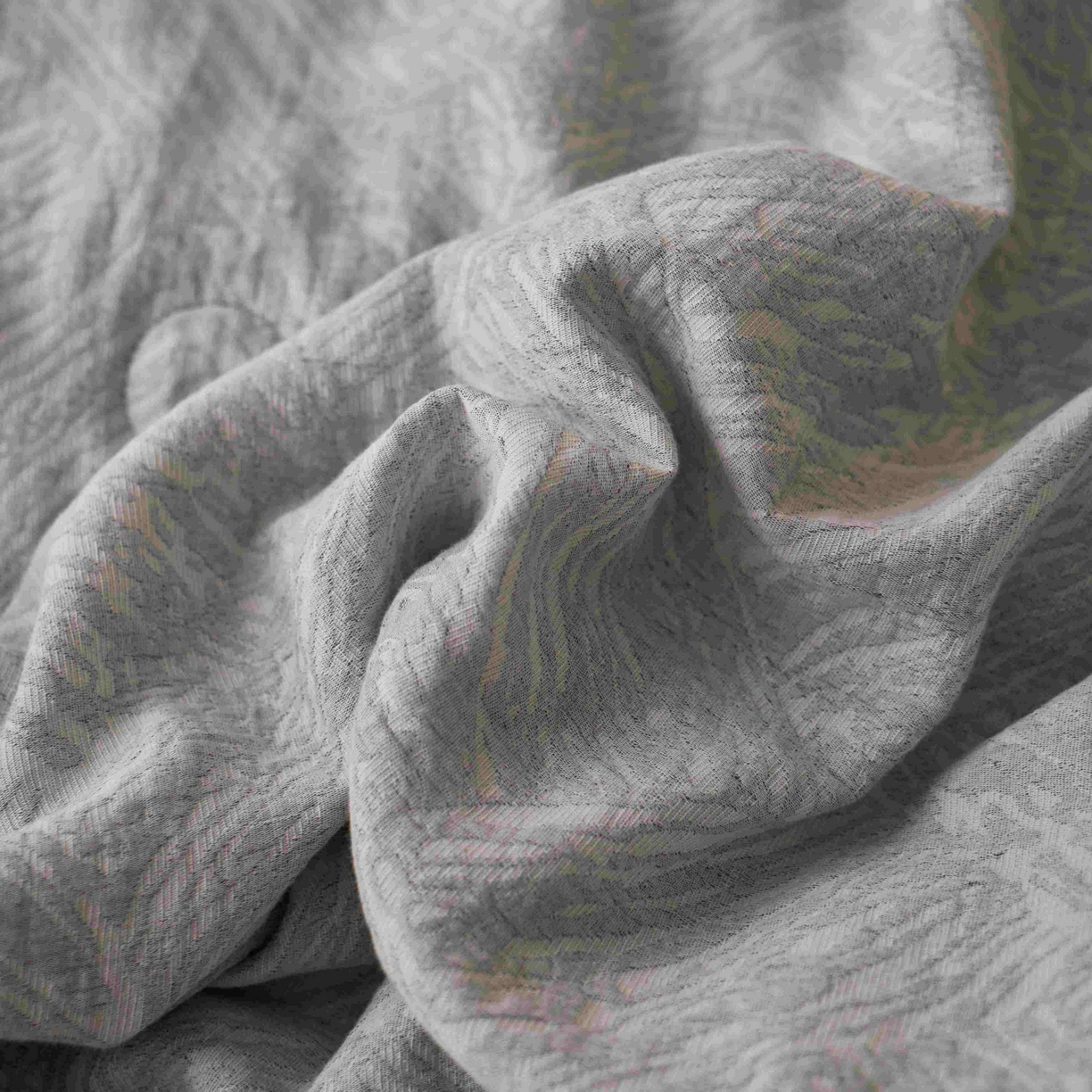 91家纺网 家纺一手货源 找家纺 梦享生活家居 2025新款色织三层提花夏被 缤纷灰