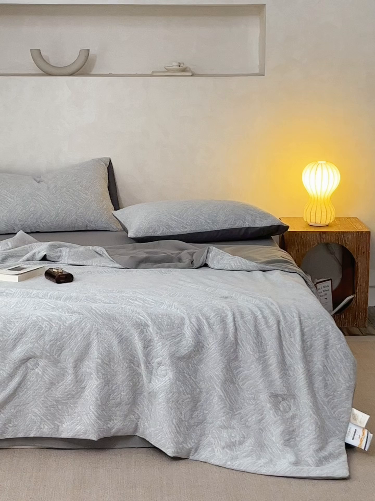 91家纺网 家纺一手货源 找家纺 梦享生活家居 2025新款色织三层提花夏被 缤纷灰