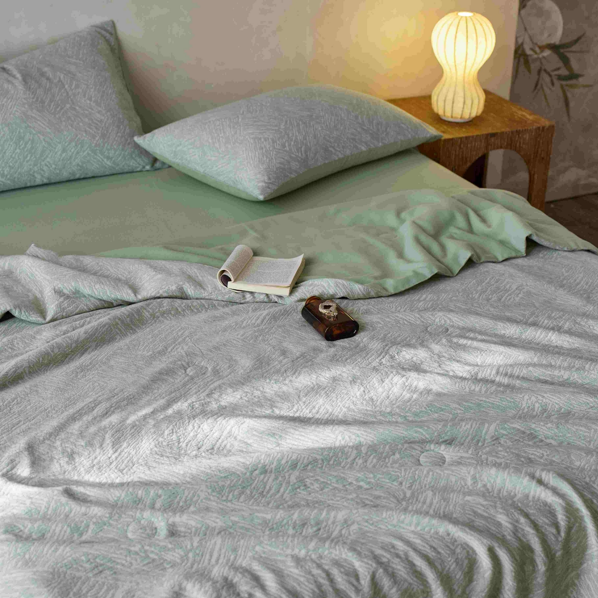 91家纺网 家纺一手货源 找家纺 梦享生活家居 2025新款色织三层提花夏被 缤纷绿