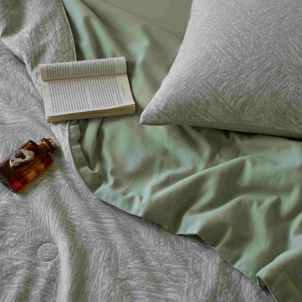 91家纺网 家纺一手货源 找家纺 梦享生活家居 2025新款色织三层提花夏被 缤纷绿