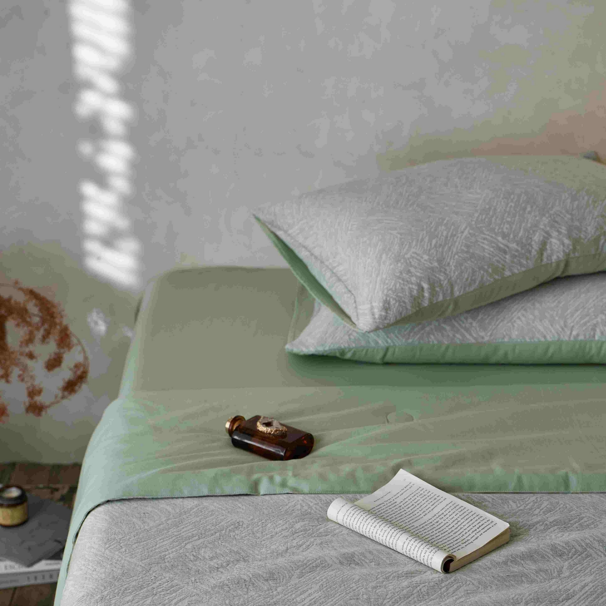 91家纺网 家纺一手货源 找家纺 梦享生活家居 2025新款色织三层提花夏被 缤纷绿