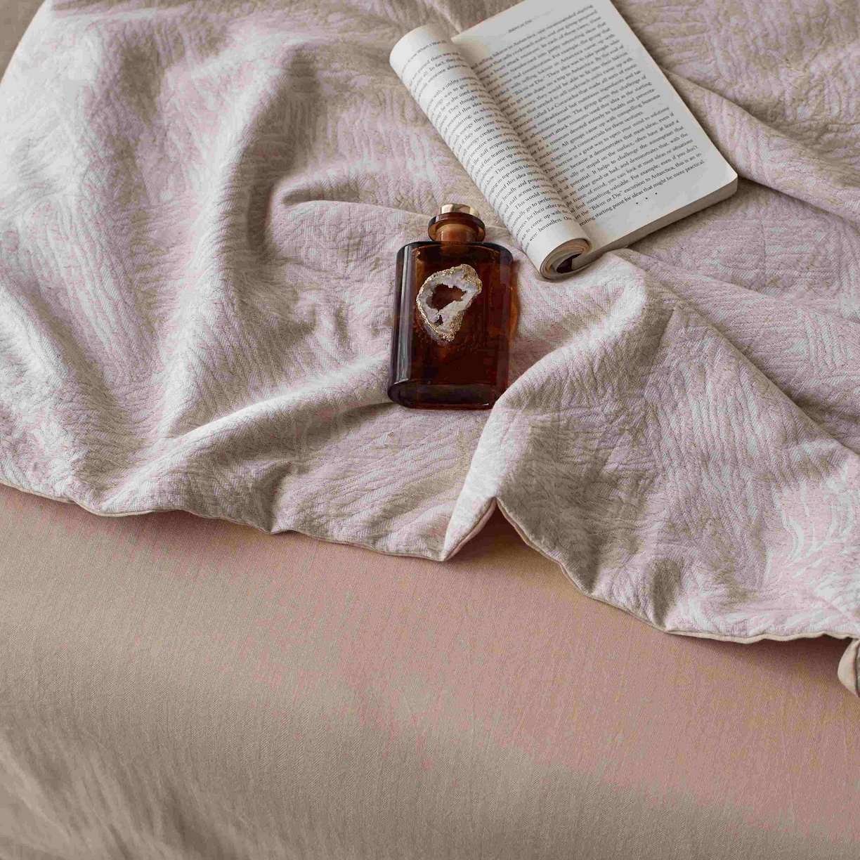 91家纺网 家纺一手货源 找家纺 梦享生活家居 2025新款色织三层提花夏被 缤纷米