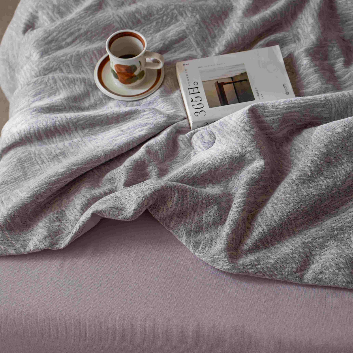 91家纺网 家纺一手货源 找家纺 梦享生活家居 2025新款色织三层提花夏被 缤纷紫