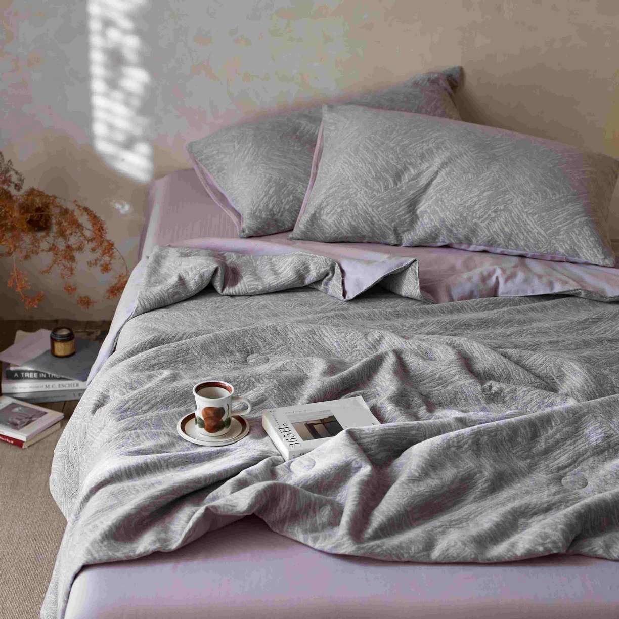 91家纺网 家纺一手货源 找家纺 梦享生活家居 2025新款色织三层提花夏被 缤纷紫