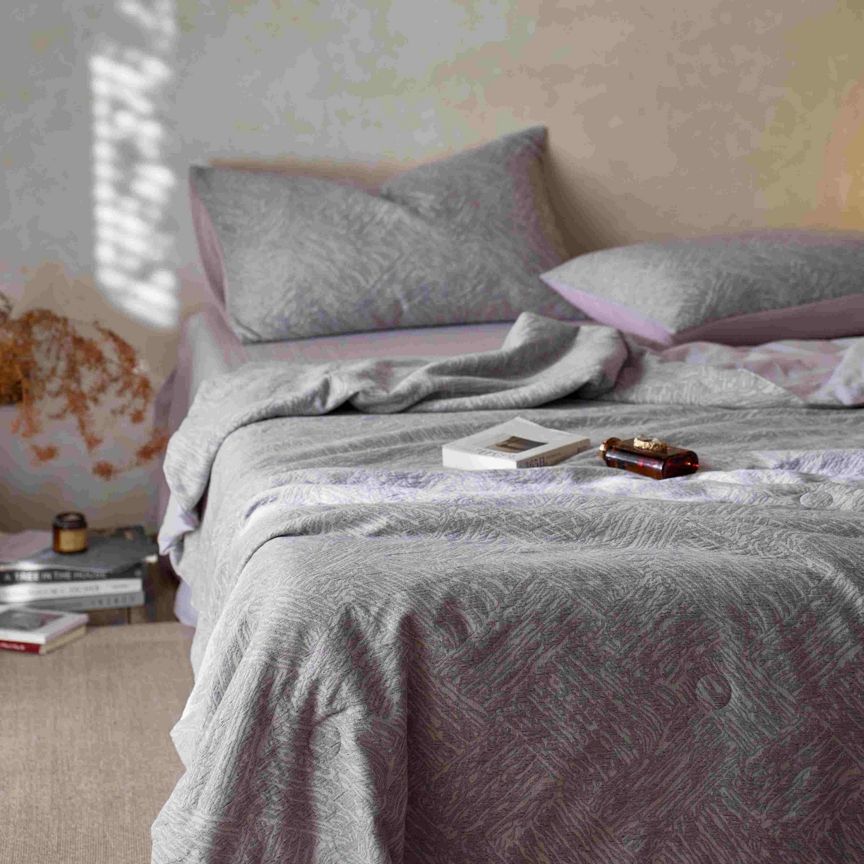 91家纺网 家纺一手货源 找家纺 梦享生活家居 2025新款色织三层提花夏被 缤纷紫