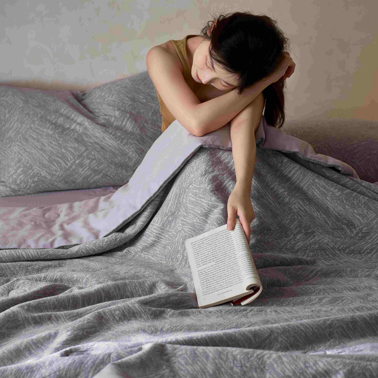 91家纺网 家纺一手货源 找家纺 梦享生活家居 2025新款色织三层提花夏被 缤纷紫