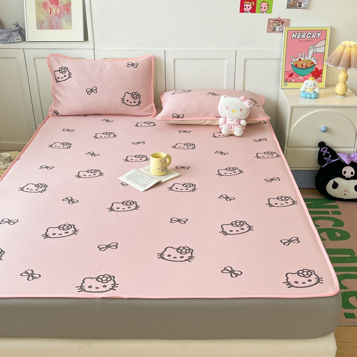 91家纺网 家纺一手货源 找家纺 金爱家 2025新款A类三丽鸥授权kitty凉感中分子PE果冻席玛卡龙撞色空调软席凉席 PE果冻席-Kitty粉黑