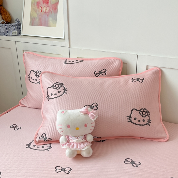 91家纺网 家纺一手货源 找家纺 金爱家 2025新款A类三丽鸥授权kitty凉感中分子PE果冻席玛卡龙撞色空调软席凉席 PE果冻席-Kitty粉黑