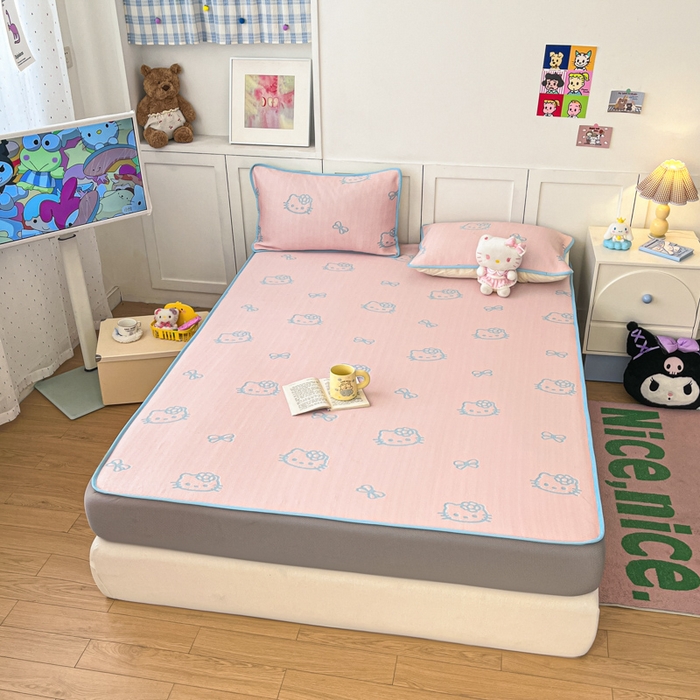 91家纺网 家纺一手货源 找家纺 金爱家 2025新款A类三丽鸥授权kitty凉感中分子PE果冻席玛卡龙撞色空调软席凉席 PE果冻席-Kitty粉蓝