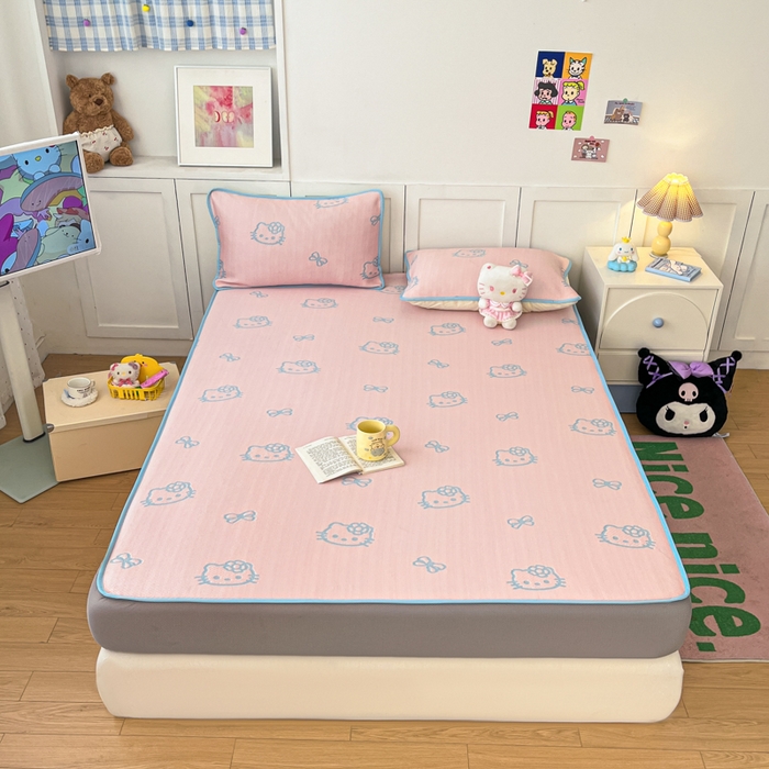 91家纺网 家纺一手货源 找家纺 金爱家 2025新款A类三丽鸥授权kitty凉感中分子PE果冻席玛卡龙撞色空调软席凉席 PE果冻席-Kitty粉蓝