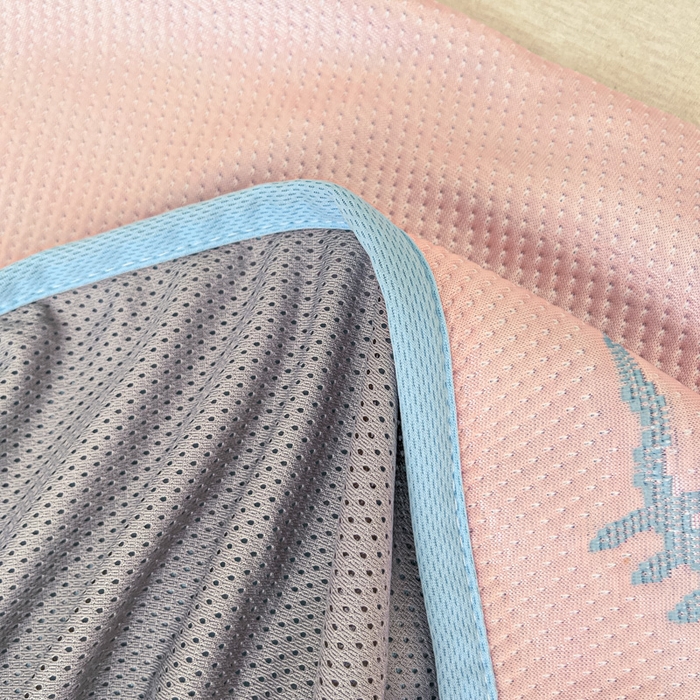 91家纺网 家纺一手货源 找家纺 金爱家 2025新款A类三丽鸥授权kitty凉感中分子PE果冻席玛卡龙撞色空调软席凉席 PE果冻席-Kitty粉蓝