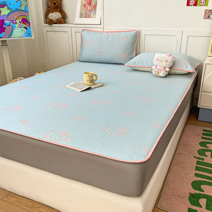 91家纺网 家纺一手货源 找家纺 金爱家 2025新款A类三丽鸥授权kitty凉感中分子PE果冻席玛卡龙撞色空调软席凉席 PE果冻席-Kitty蓝粉