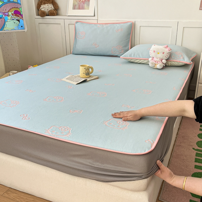 91家纺网 家纺一手货源 找家纺 金爱家 2025新款A类三丽鸥授权kitty凉感中分子PE果冻席玛卡龙撞色空调软席凉席 PE果冻席-Kitty蓝粉