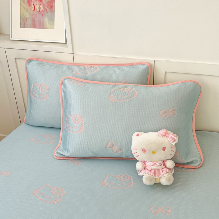 91家纺网 家纺一手货源 找家纺 金爱家 2025新款A类三丽鸥授权kitty凉感中分子PE果冻席玛卡龙撞色空调软席凉席 PE果冻席-Kitty蓝粉