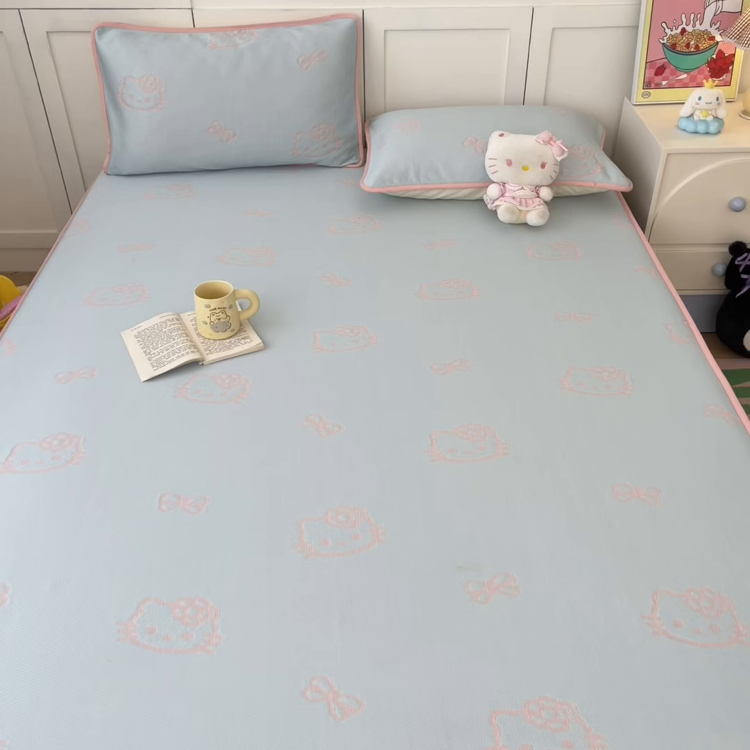 91家纺网 家纺一手货源 找家纺 金爱家 2025新款A类三丽鸥授权kitty凉感中分子PE果冻席玛卡龙撞色空调软席凉席 PE果冻席-Kitty蓝粉