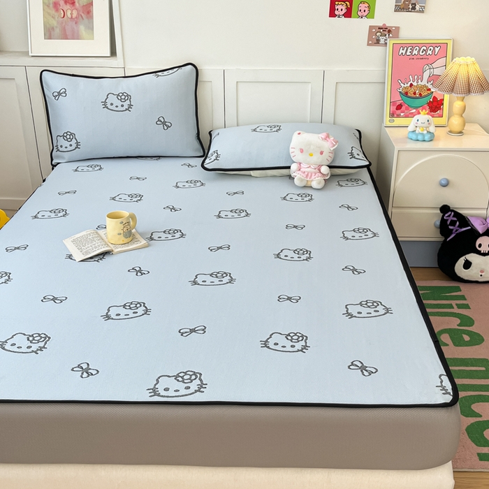 91家纺网 家纺一手货源 找家纺 金爱家 2025新款A类三丽鸥授权kitty凉感中分子PE果冻席玛卡龙撞色空调软席凉席 PE果冻席-Kitty蓝黑