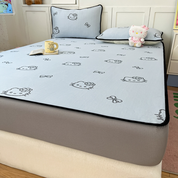 91家纺网 家纺一手货源 找家纺 金爱家 2025新款A类三丽鸥授权kitty凉感中分子PE果冻席玛卡龙撞色空调软席凉席 PE果冻席-Kitty蓝黑