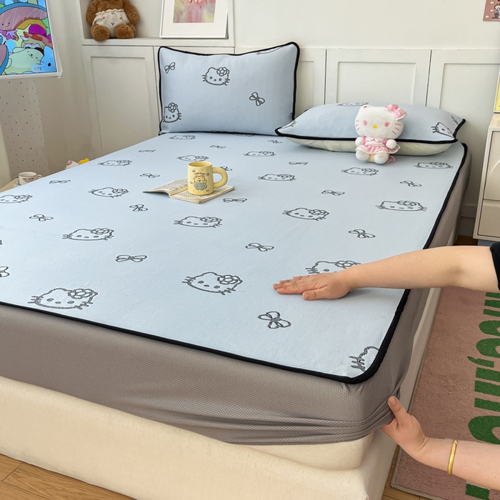 91家纺网 家纺一手货源 找家纺 金爱家 2025新款A类三丽鸥授权kitty凉感中分子PE果冻席玛卡龙撞色空调软席凉席 PE果冻席-Kitty蓝黑