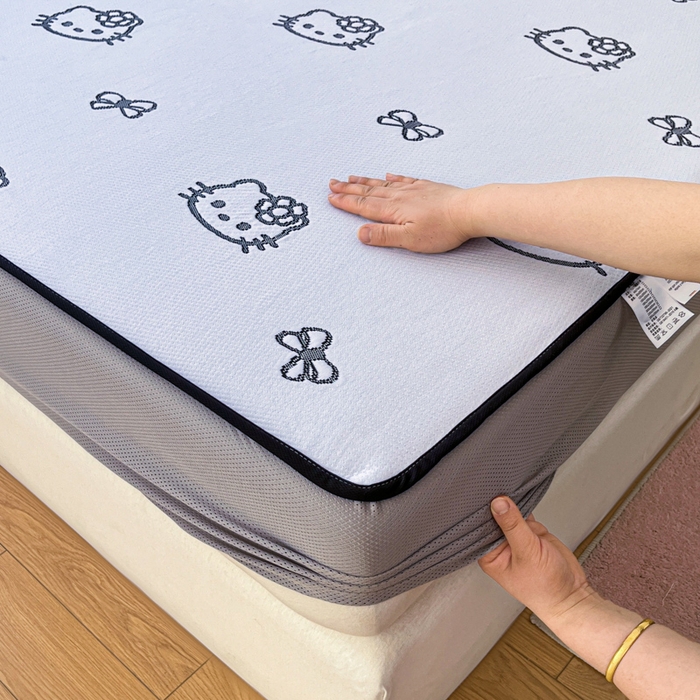 91家纺网 家纺一手货源 找家纺 金爱家 2025新款A类三丽鸥授权kitty凉感中分子PE果冻席玛卡龙撞色空调软席凉席 PE果冻席-Kitty仙气紫