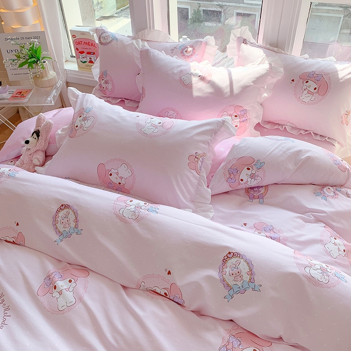 91家纺网 家纺一手货源 找家纺 玉元坊 2025年5月新品 三丽鸥花边被套全棉床单纯棉床裙床笠三四件套-美乐蒂系列 小兔美乐蒂【花边款】