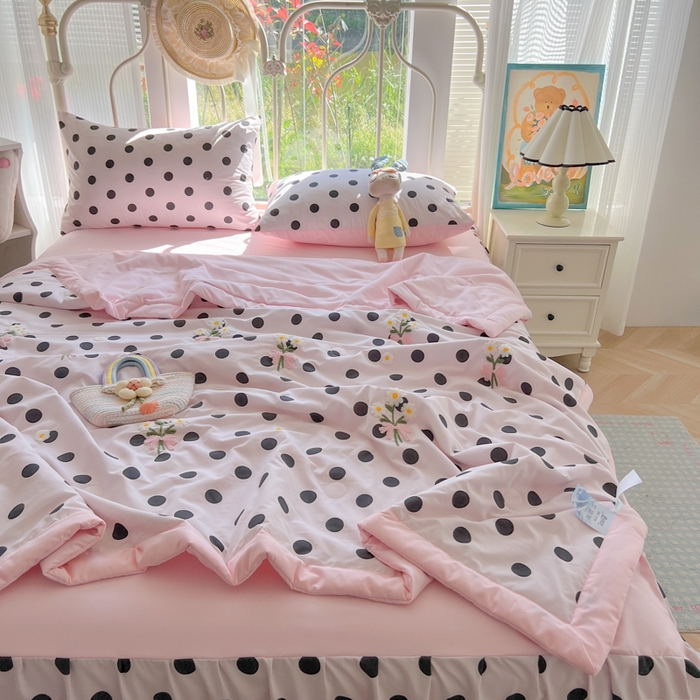 91家纺网 家纺一手货源 找家纺 （总）子钦2025新款云朵棉毛巾绣床裙款夏被四件套单夏被