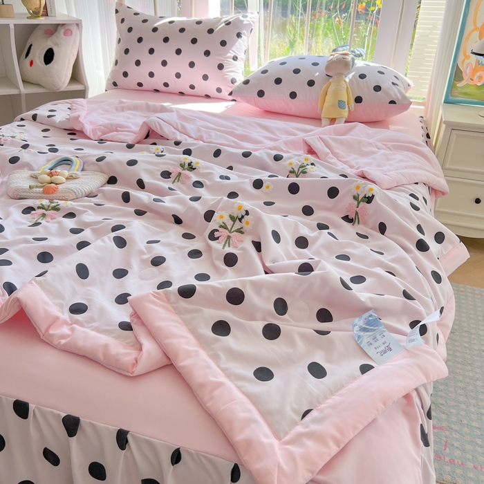 91家纺网 家纺一手货源 找家纺 （总）子钦2025新款云朵棉毛巾绣床裙款夏被四件套单夏被