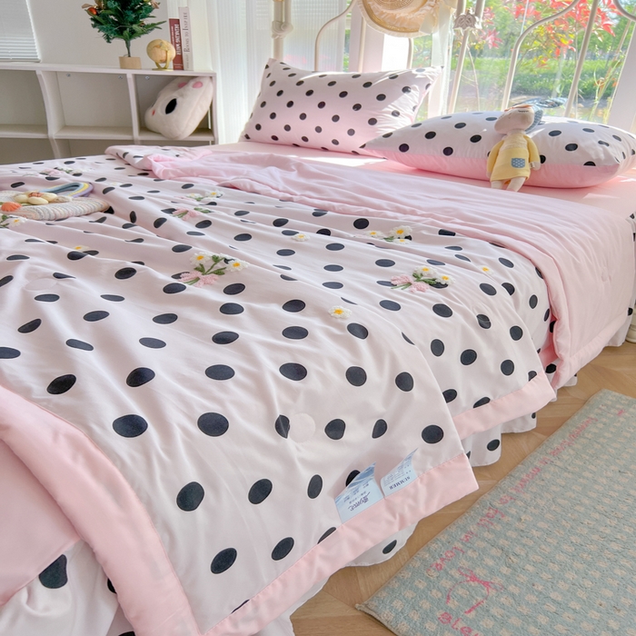 91家纺网 家纺一手货源 找家纺 （总）子钦2025新款云朵棉毛巾绣床裙款夏被四件套单夏被