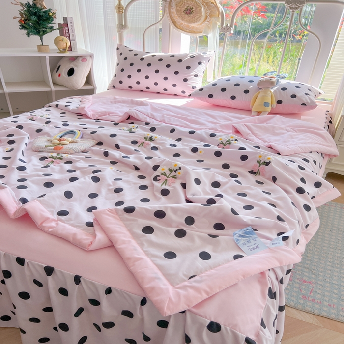 91家纺网 家纺一手货源 找家纺 （总）子钦2025新款云朵棉毛巾绣床裙款夏被四件套单夏被