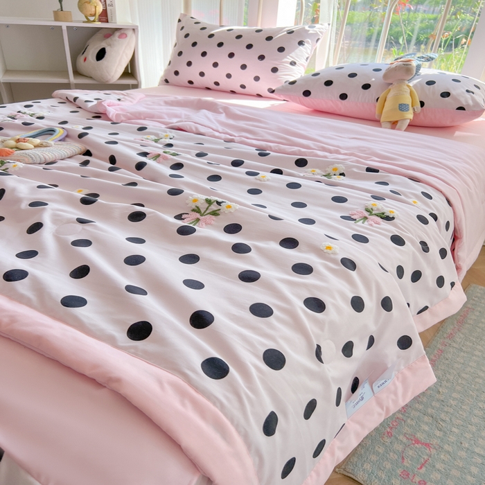 91家纺网 家纺一手货源 找家纺 （总）子钦2025新款云朵棉毛巾绣床裙款夏被四件套单夏被