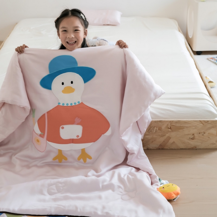 91家纺网 家纺一手货源 找家纺 （总）喜多兔儿童家纺 2025新款小惊喜儿童蚕丝蛋白天丝抗菌夏凉被