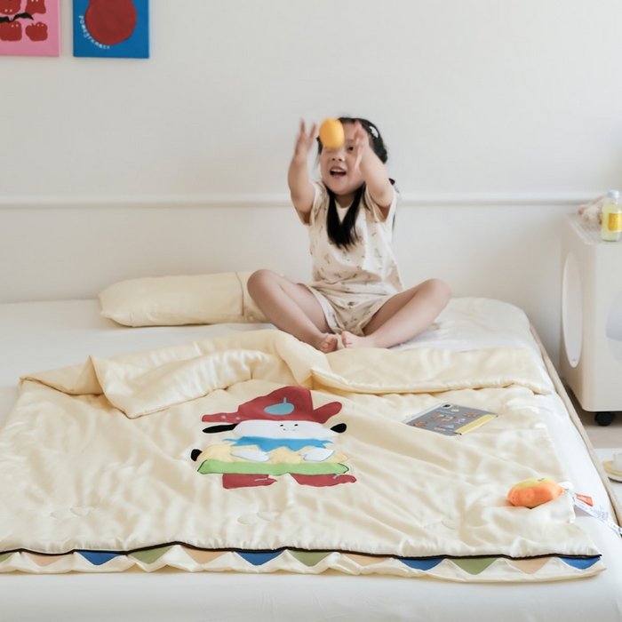 91家纺网 家纺一手货源 找家纺 喜多兔儿童家纺 2025新款小惊喜儿童蚕丝蛋白天丝抗菌夏凉被 黄色多彩小狗