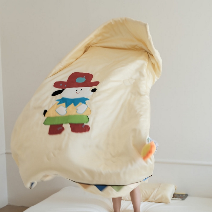 91家纺网 家纺一手货源 找家纺 喜多兔儿童家纺 2025新款小惊喜儿童蚕丝蛋白天丝抗菌夏凉被 黄色多彩小狗
