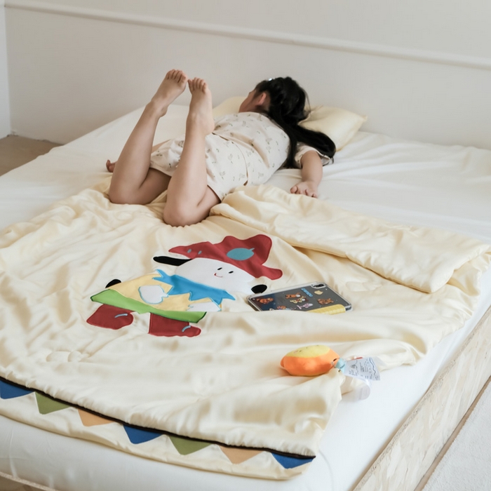 91家纺网 家纺一手货源 找家纺 喜多兔儿童家纺 2025新款小惊喜儿童蚕丝蛋白天丝抗菌夏凉被 黄色多彩小狗