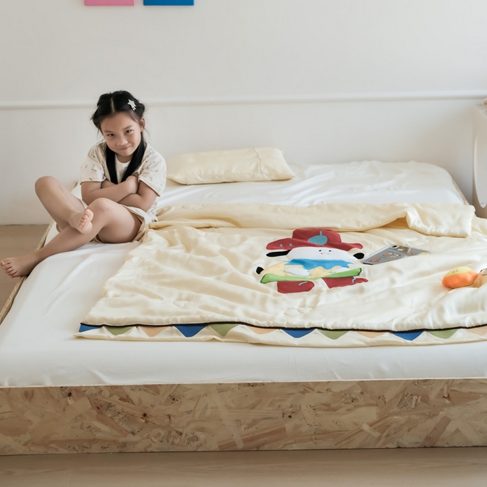 91家纺网 家纺一手货源 找家纺 喜多兔儿童家纺 2025新款小惊喜儿童蚕丝蛋白天丝抗菌夏凉被 黄色多彩小狗