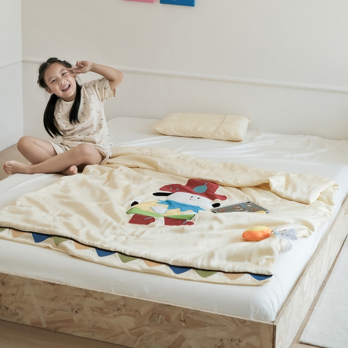 91家纺网 家纺一手货源 找家纺 喜多兔儿童家纺 2025新款小惊喜儿童蚕丝蛋白天丝抗菌夏凉被 黄色多彩小狗