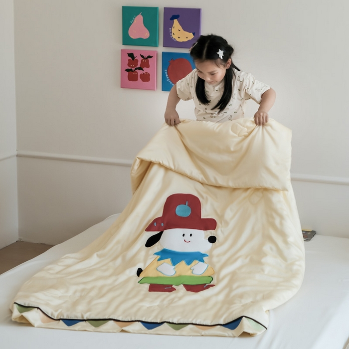 91家纺网 家纺一手货源 找家纺 喜多兔儿童家纺 2025新款小惊喜儿童蚕丝蛋白天丝抗菌夏凉被 黄色多彩小狗